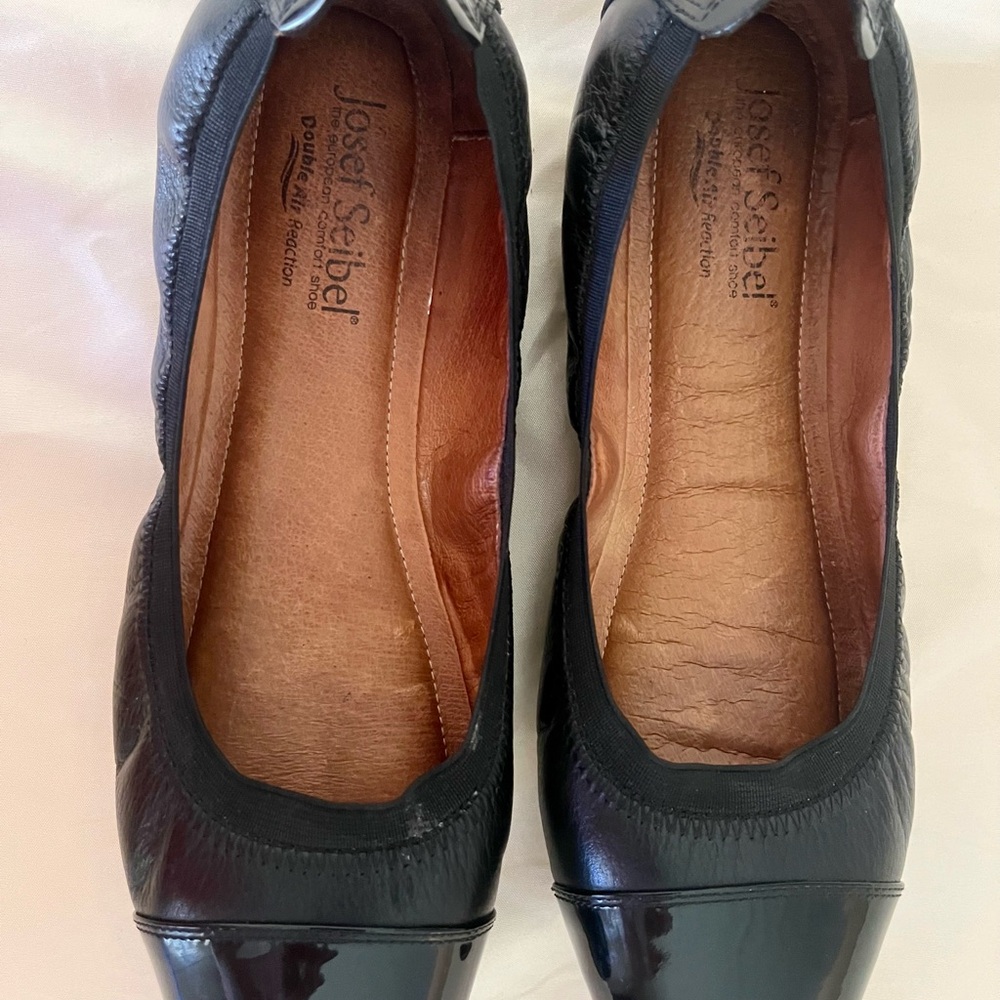 Josef Seibel Black Flats Classic Comfort